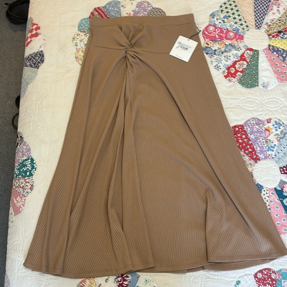 Sarah Liller Madrid Twist Midi Skirt Sz M NWT - Picture 1 of 11